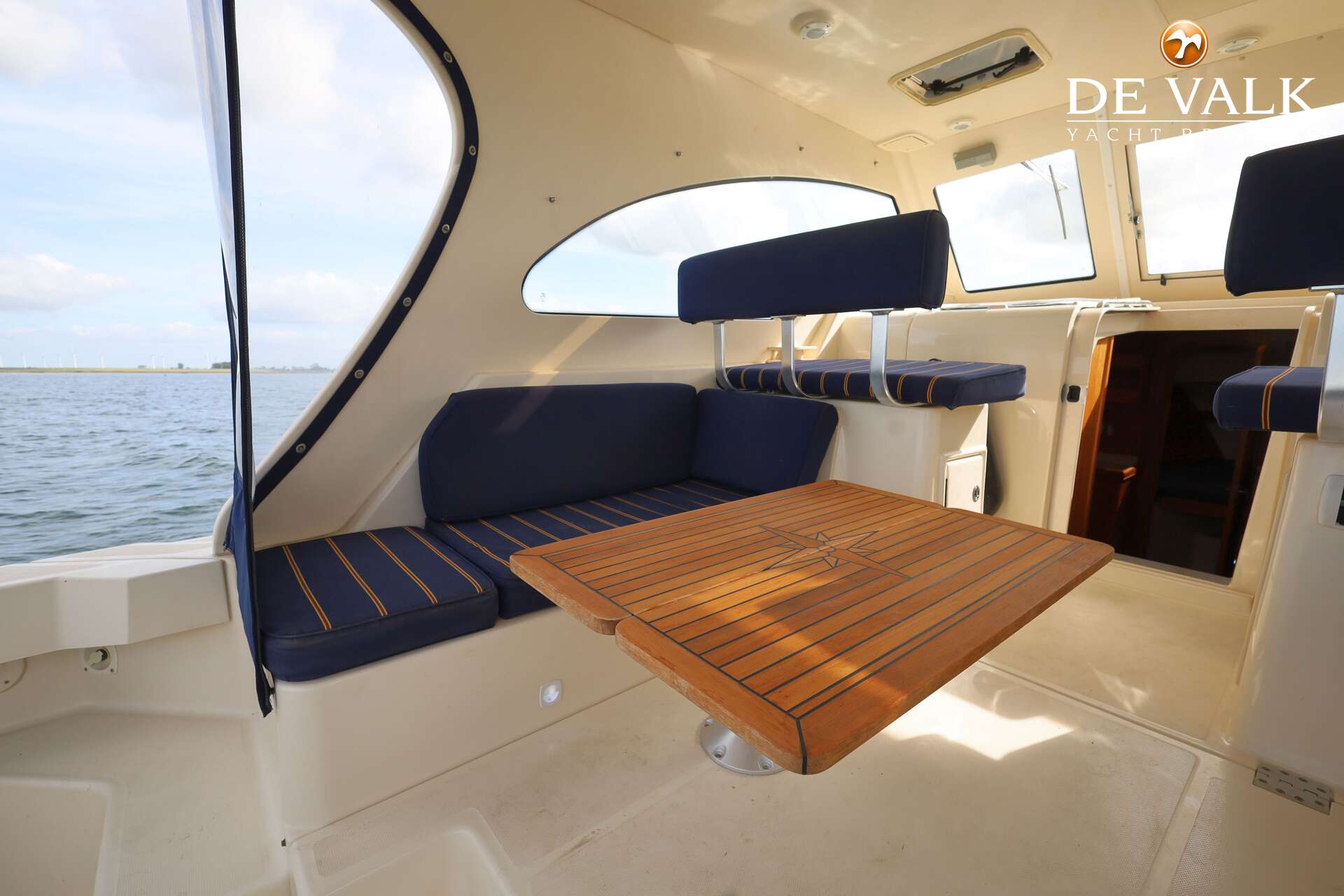 Mainship 34 Rumrunner II — foto 16 van 41