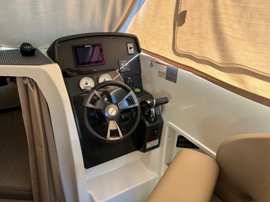 Quicksilver  755 weekend met Mercury 225 PK  als nieuwe set — foto 12 van 19