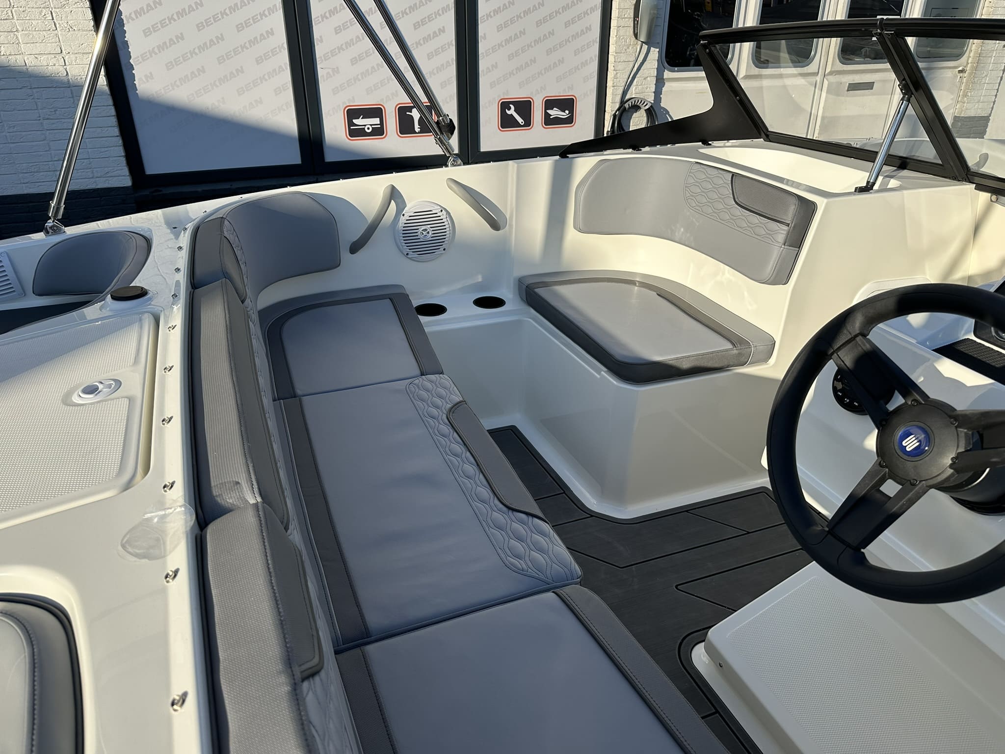 Bayliner Element M17 — foto 16 van 16