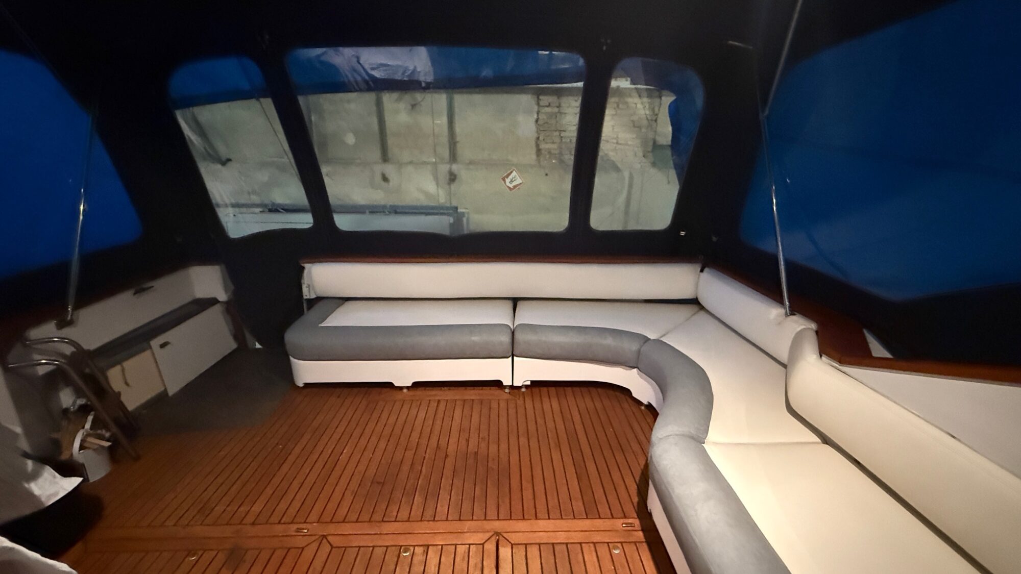 Sea Ray 400 Express Cruiser — foto 27 van 29