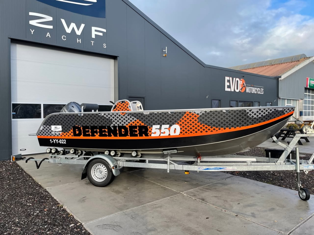Defender 550 — foto 1 van 4