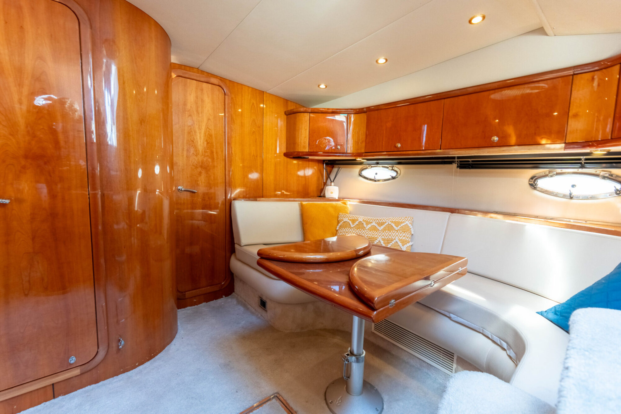 Sunseeker Camarque 47 Cabrio — foto 21 van 48