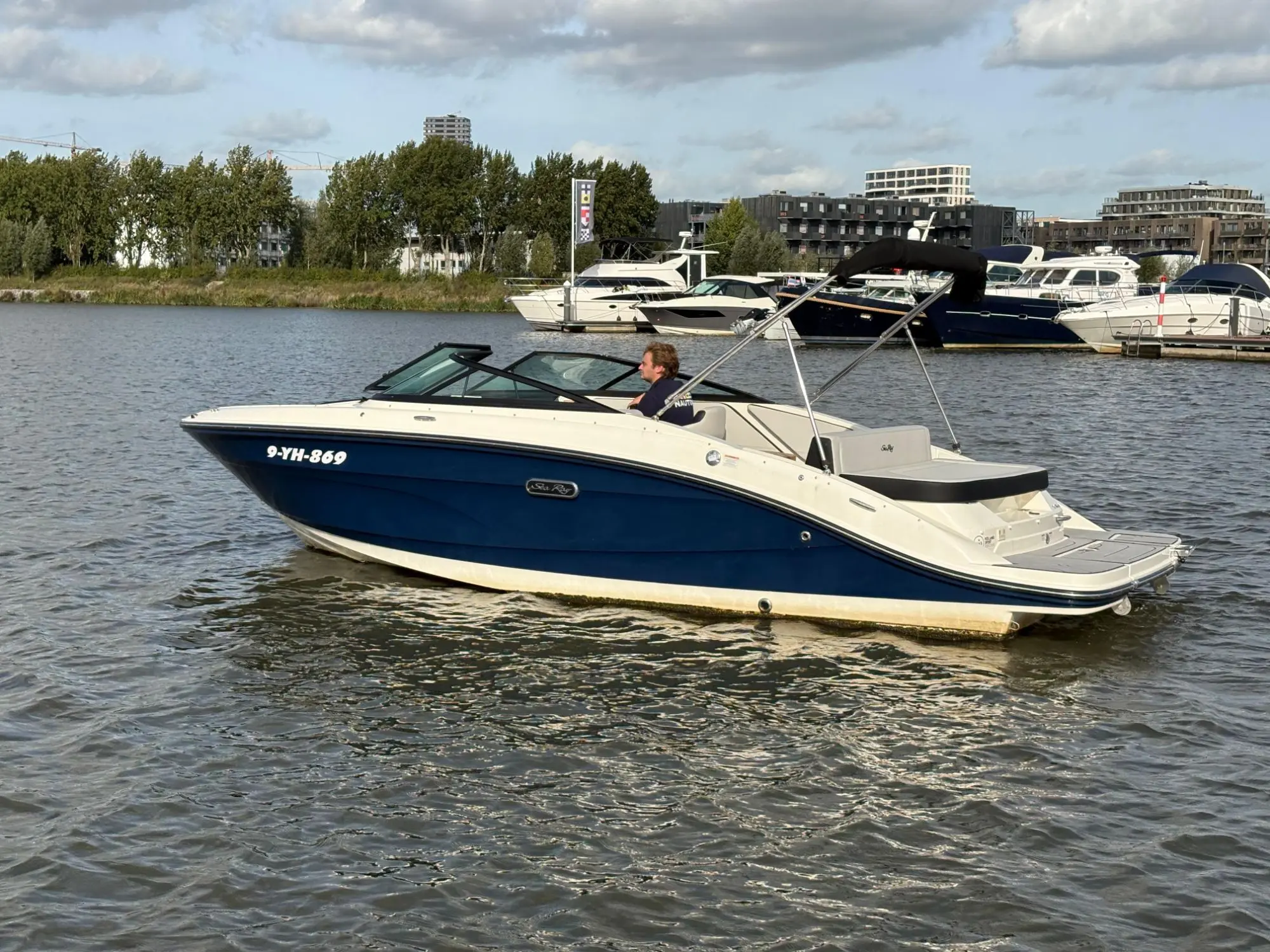 Sea Ray SPX 210 (New Model / 2026) — foto 2 van 31