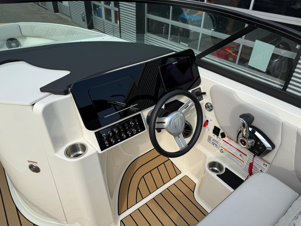 Sea Ray SDX 230 — foto 27 van 46