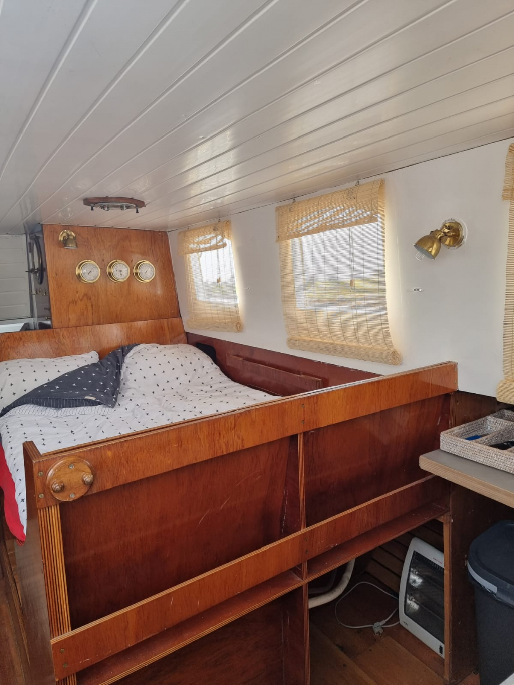 Cabin sloep van 9.7 mtr met 4 cil. dieselmotor geheel gerefit — foto 11 van 12
