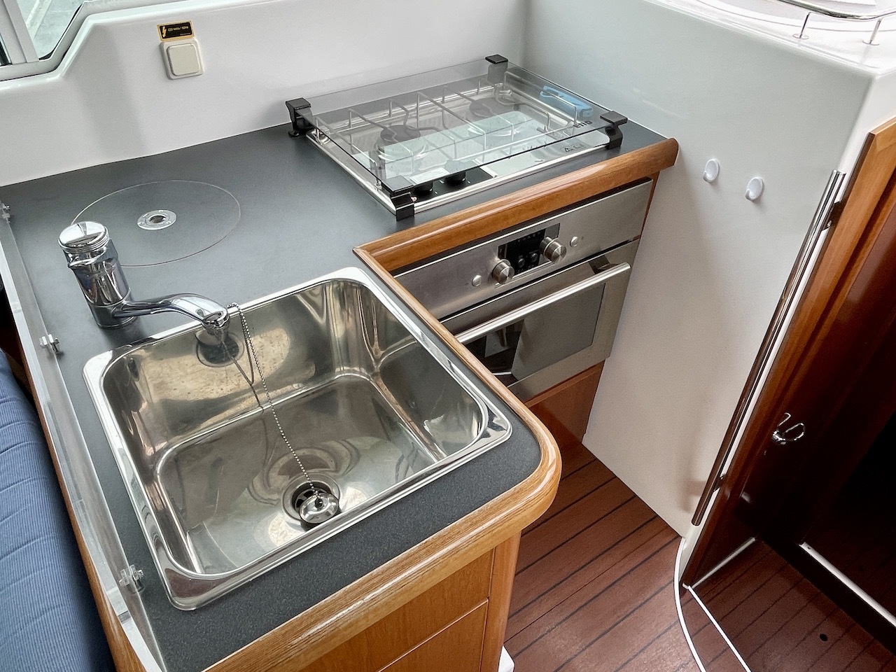 Beneteau Antares 9.80 — foto 13 van 33