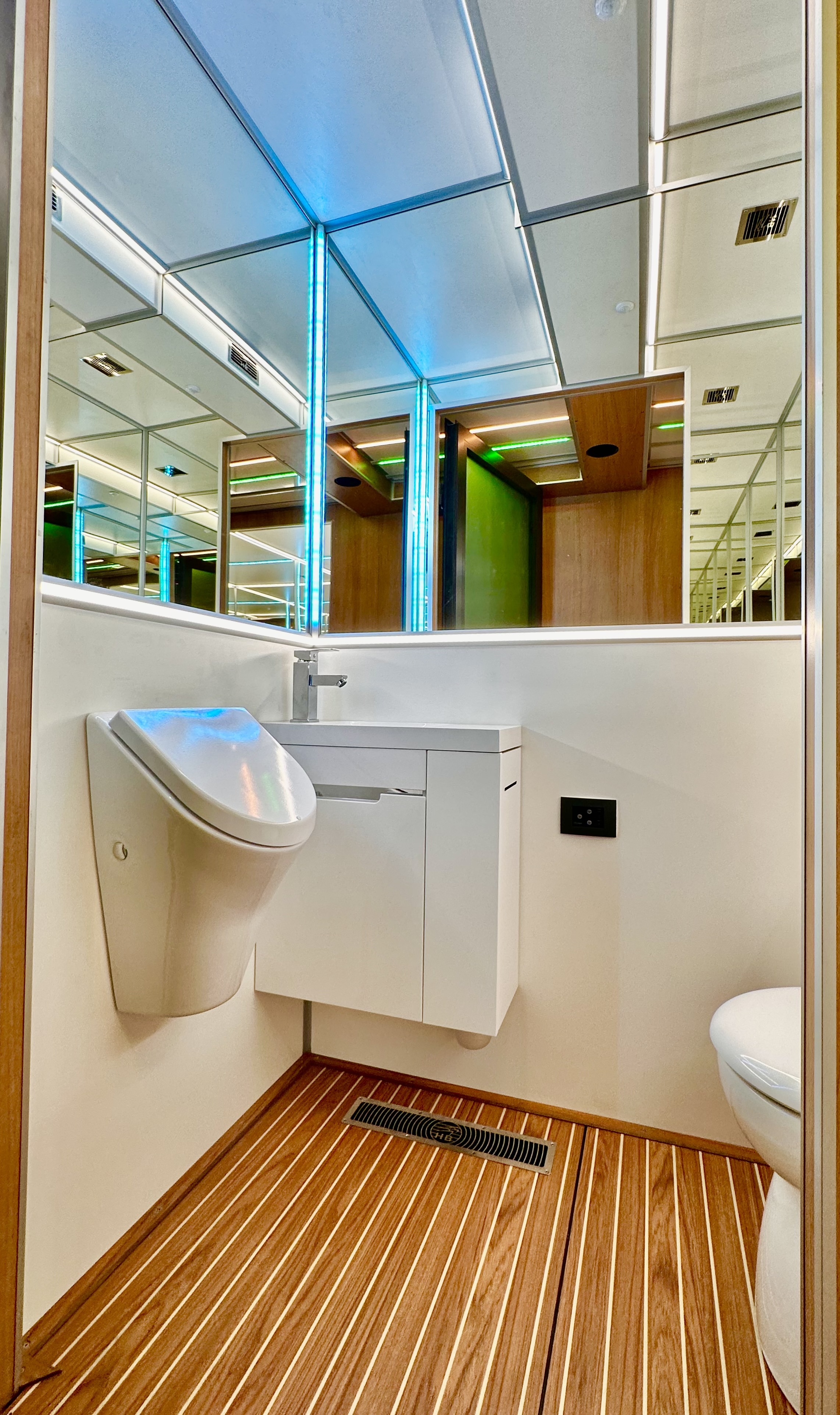 Holiday Boat Sundeck 57 Passenger Catamaran — foto 11 van 39