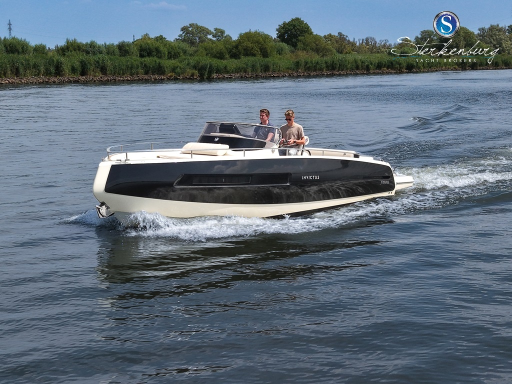 Invictus 280 GT — foto 2 van 42