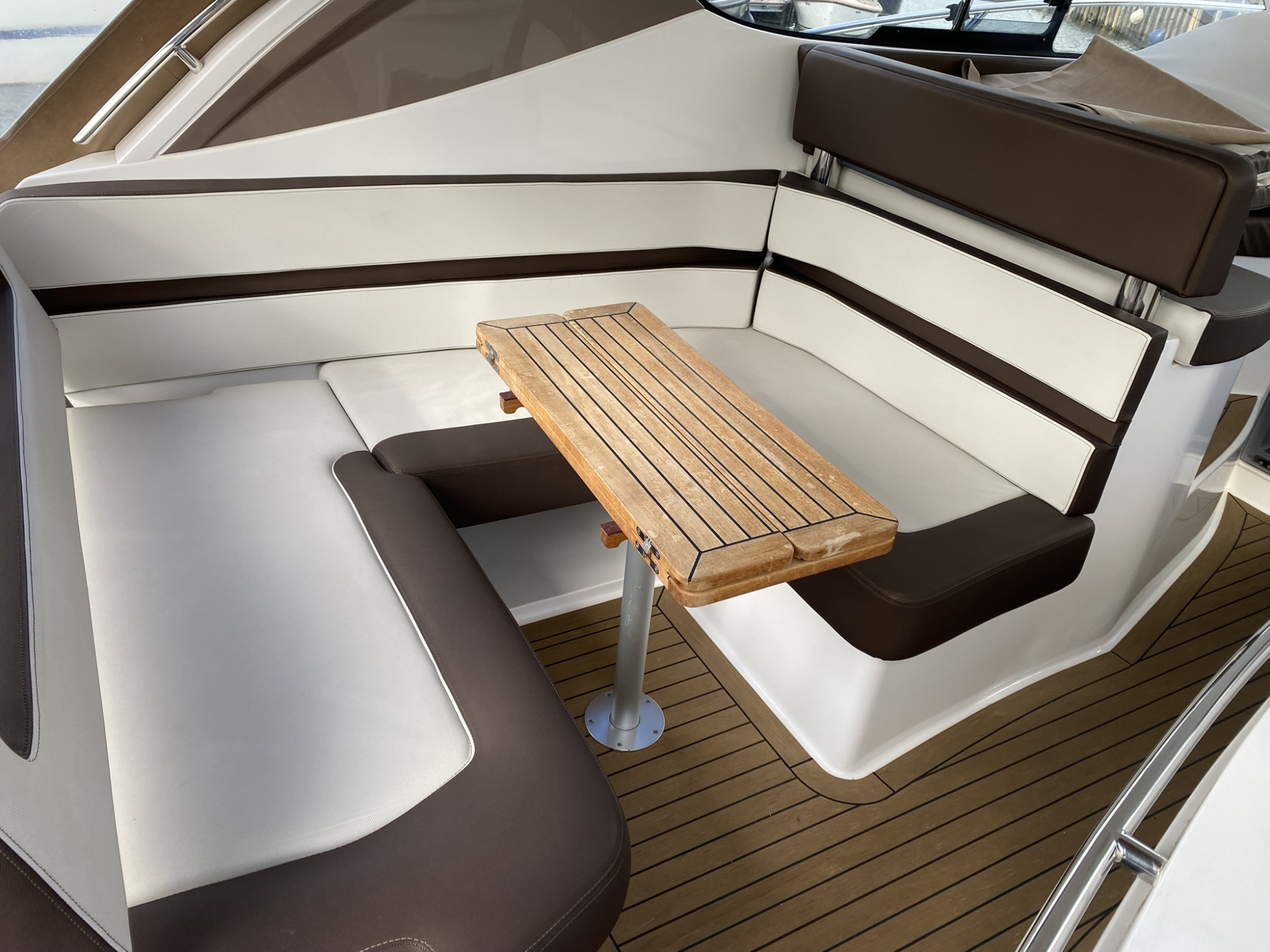 Galeon Yachts Galeon 325 HTS met 2 x Mercruiser 4.5l MPI 250 pk - Bouwjaar 2017 — foto 10 van 23