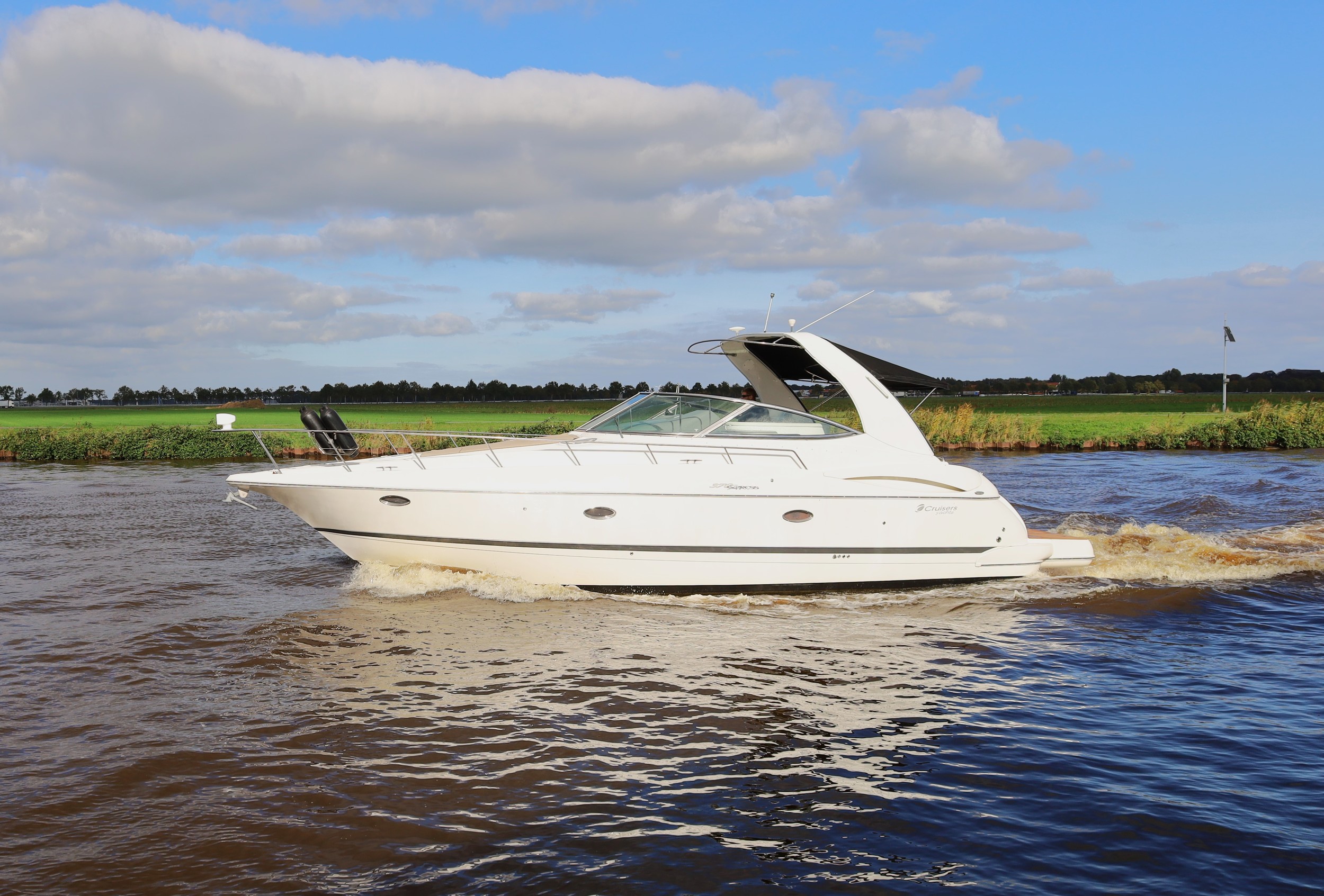 Cruiser Yachts 370 Express — foto 1 van 31