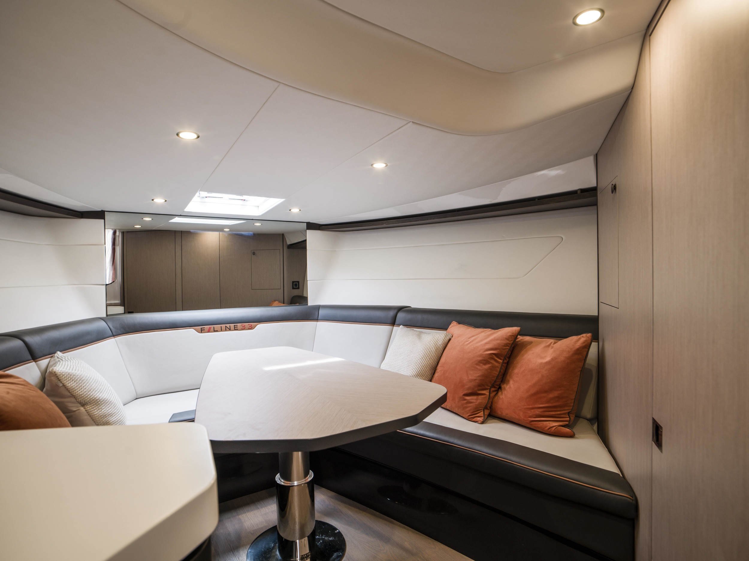 Fairline F-Line 33 Outboard — foto 19 van 31
