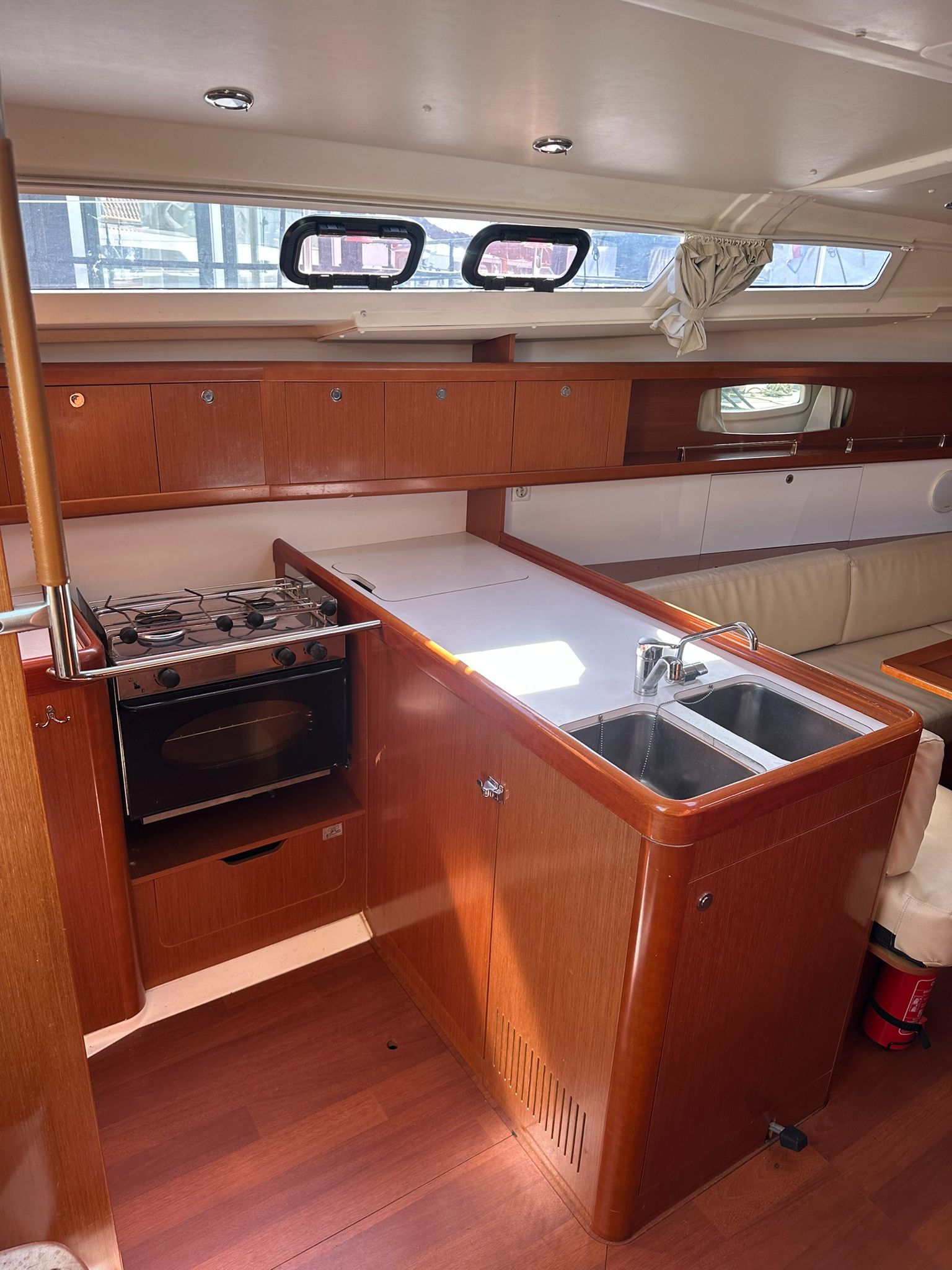 Beneteau Oceanis 37 — foto 6 van 36