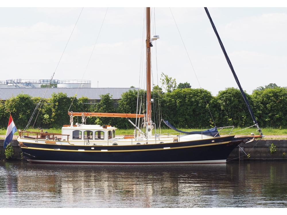 Smits Jachtbouw (casco) en Gebroeders van Enkhuizen (technische installatie) Bekebrede Miresse 38 Kielmidzwaard — foto 6 van 11