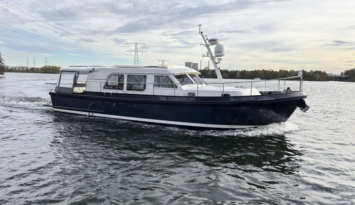 Grand Sturdy 43.9 Sedan — foto 6 van 12
