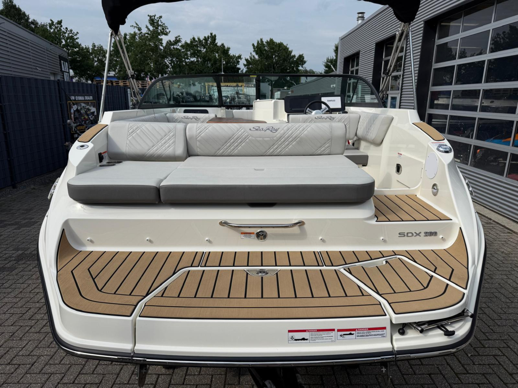 Sea Ray SDX 230 — foto 28 van 46