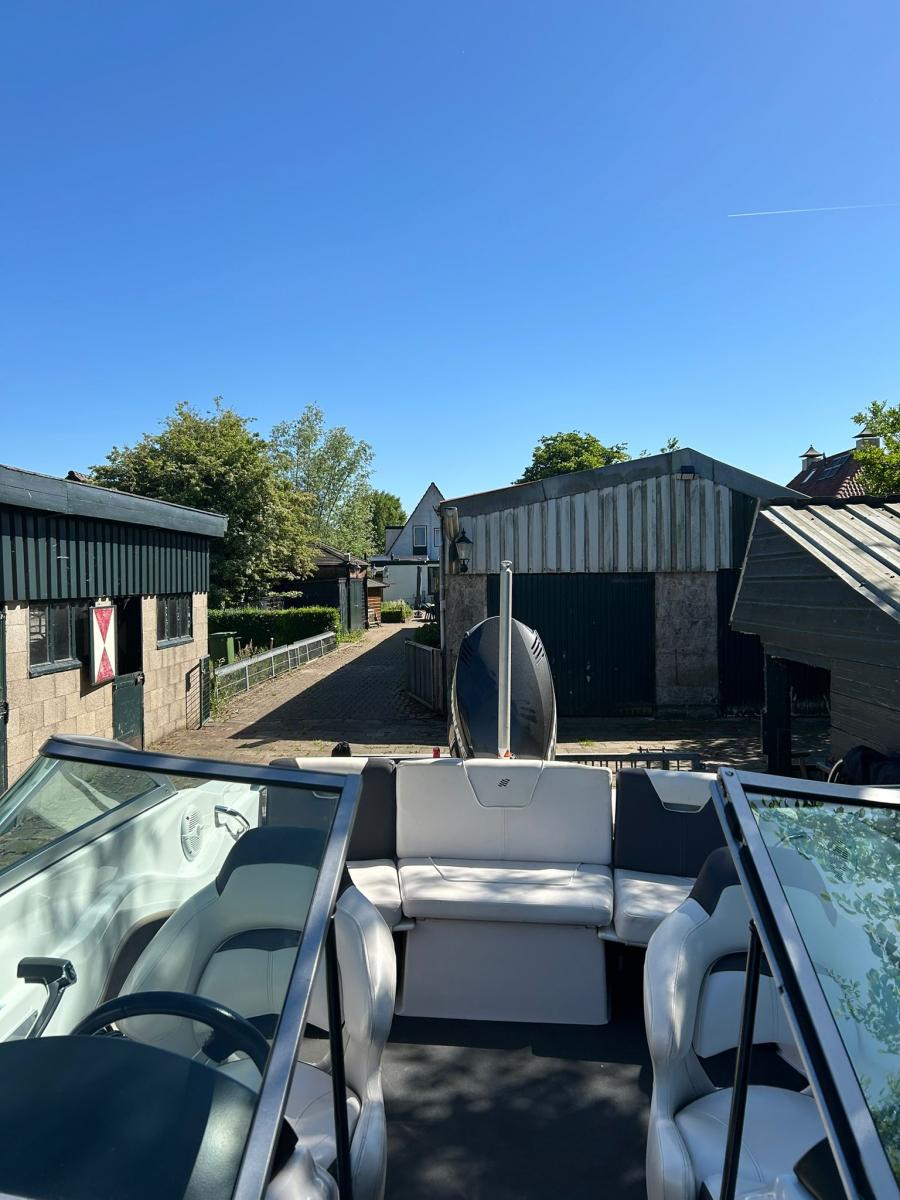 Four Winns H180 Bowrider outboard — foto 13 van 28