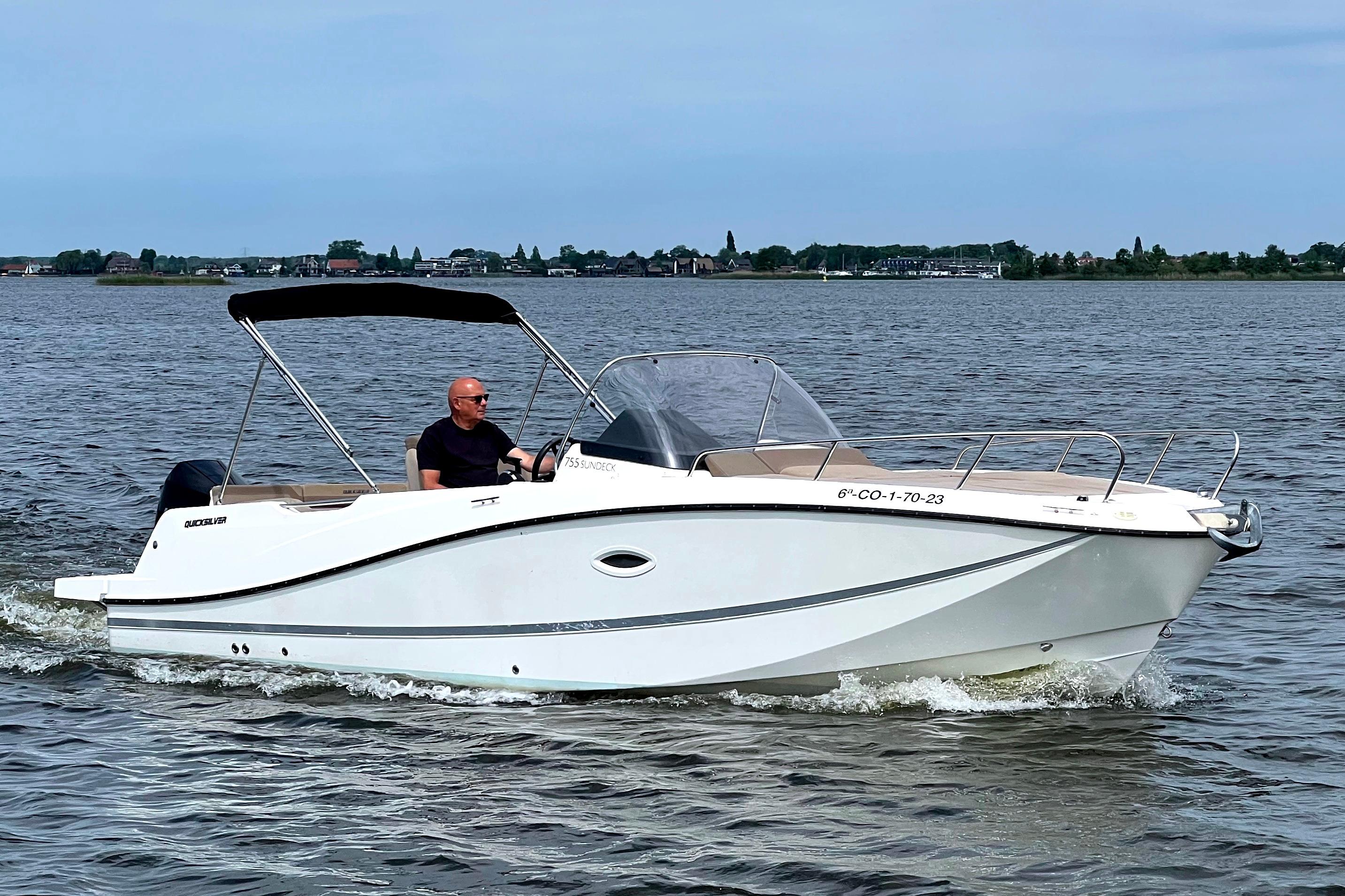 Quicksilver Activ 755 Sundeck