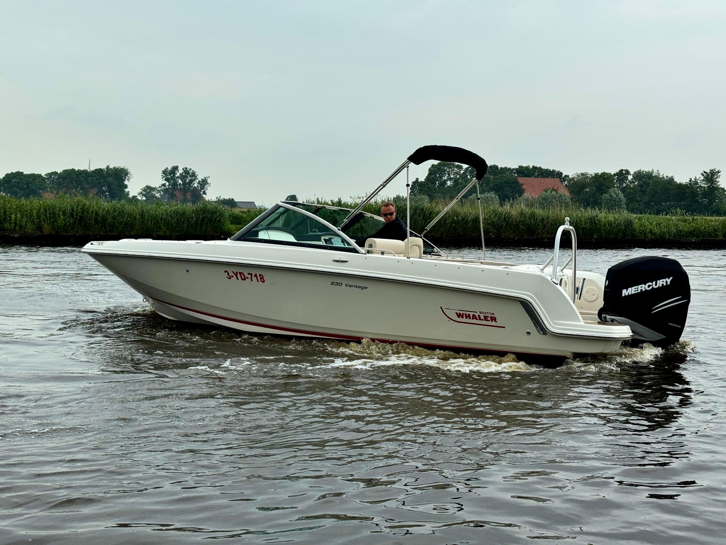 Boston Whaler 230 Vantage — foto 35 van 37