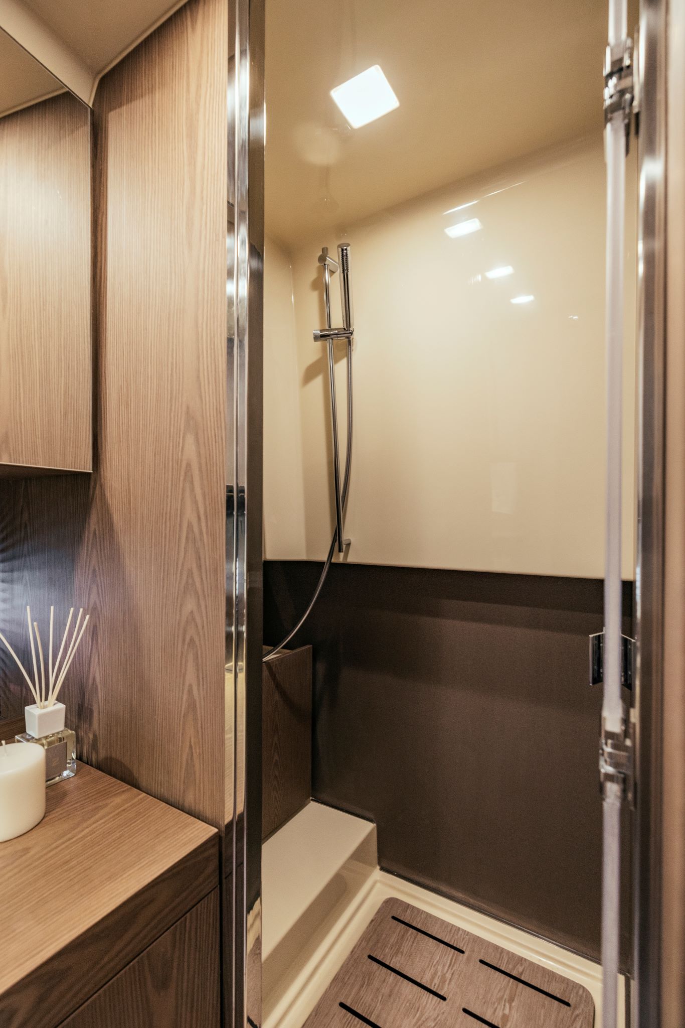 Invictus yachts Invictus 420 TT — foto 19 van 22