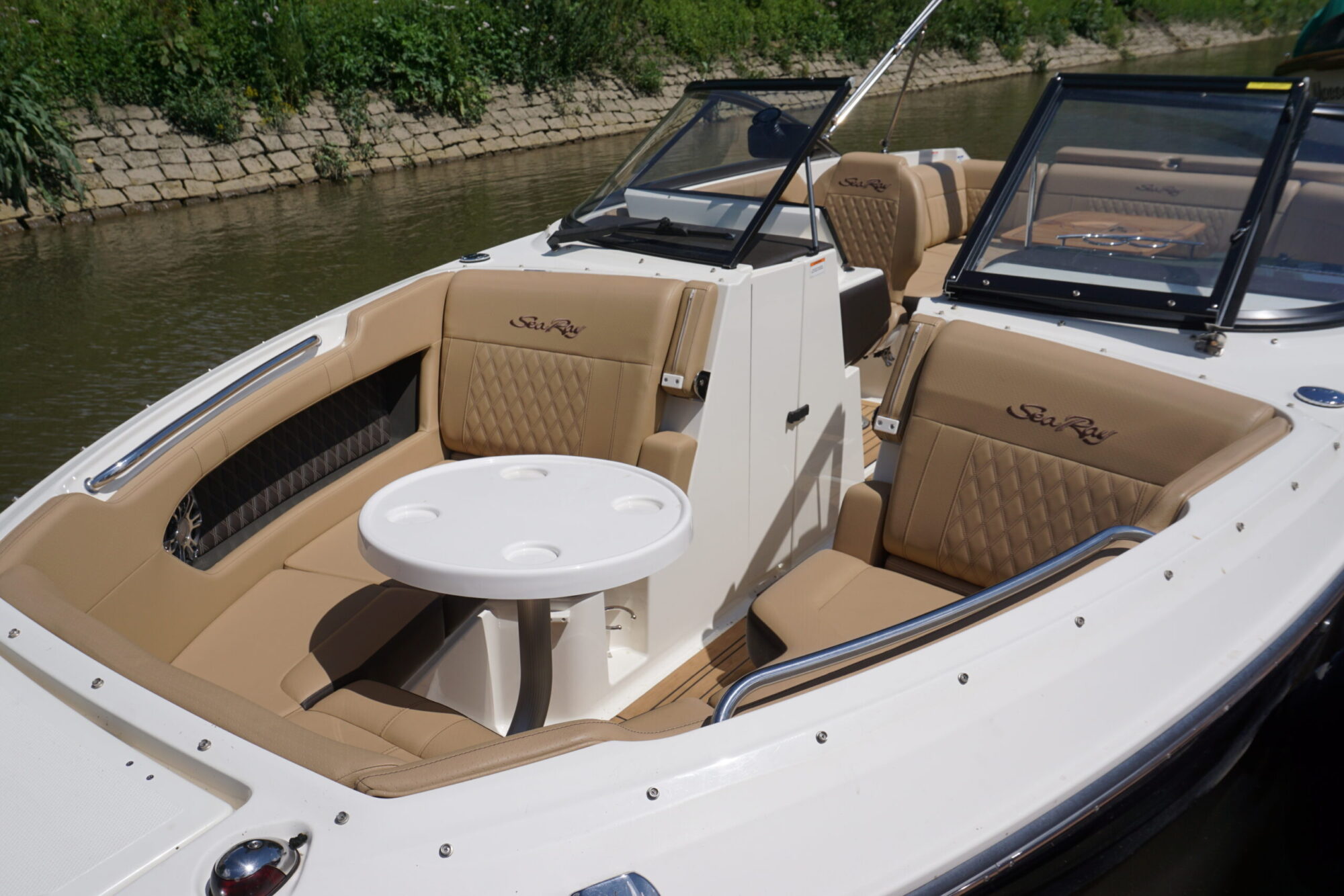 Sea Ray 250 SLX — foto 28 van 33