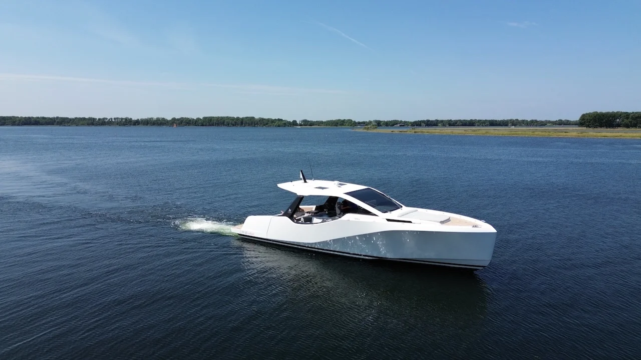 Italia Yachts IY43 More2Sea — foto 1 van 12