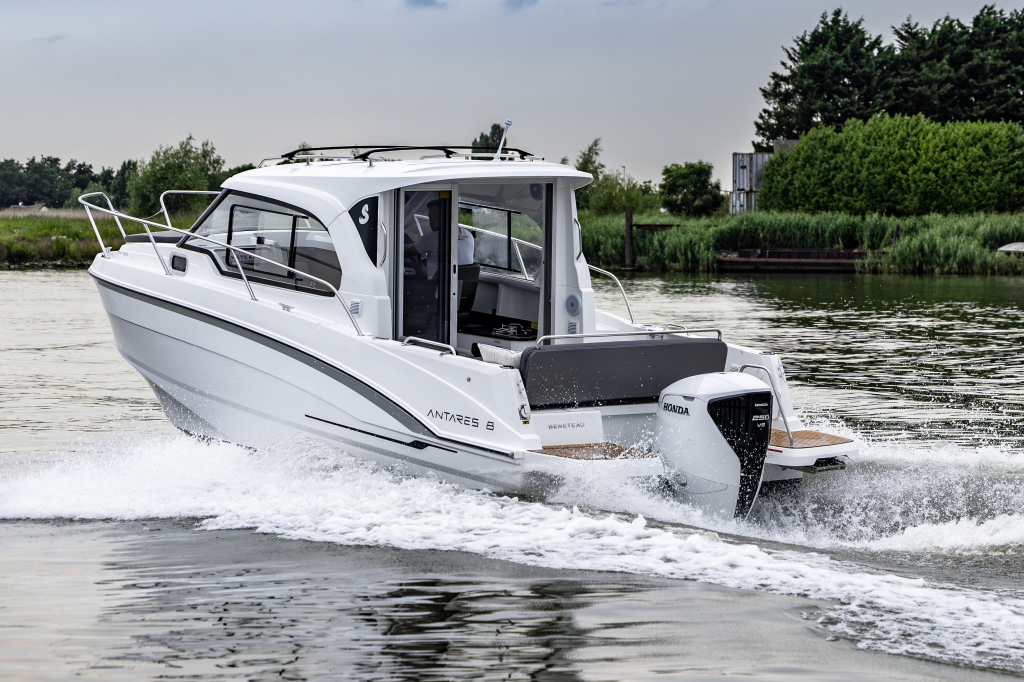 Beneteau Antares 8 | 250PK Honda | Weekender