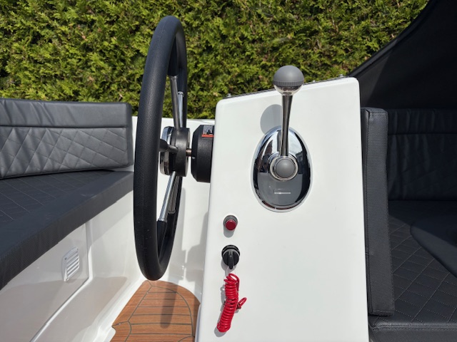 VAARKLAAR!! ACTIE!!! Corsiva 520 met Tohatsu 20 PK  En buiskap — foto 20 van 20