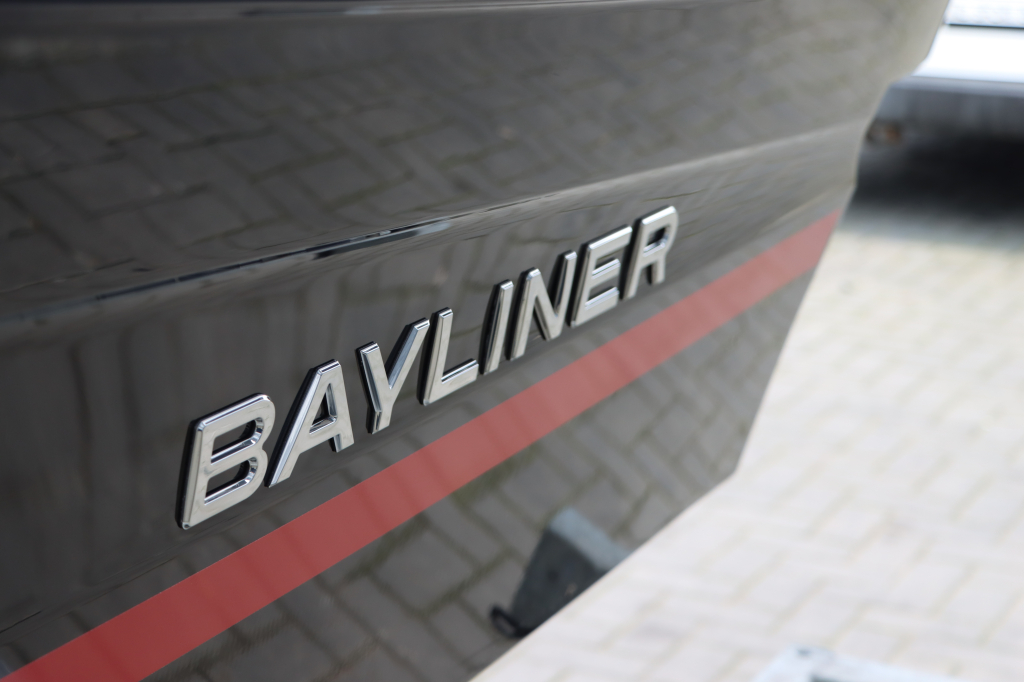 Bayliner VR4 Outboard — foto 7 van 17