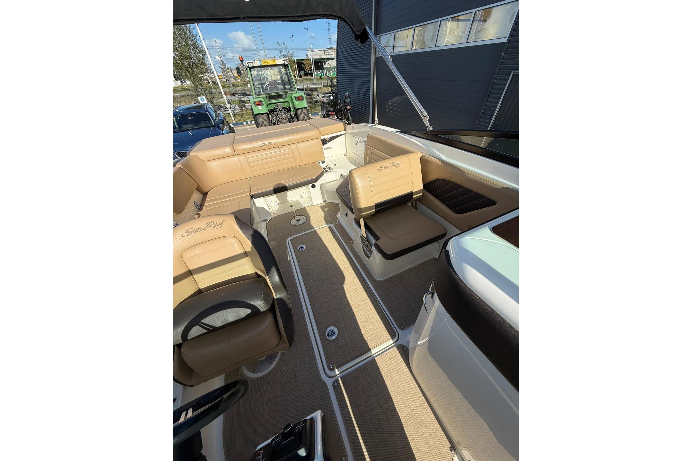 Sea Ray SPX 230 — foto 33 van 47