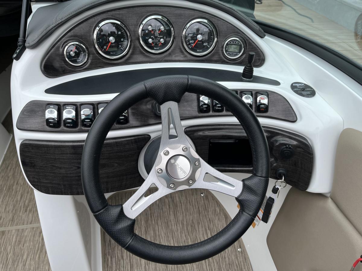 Rinker 23QX — foto 15 van 26