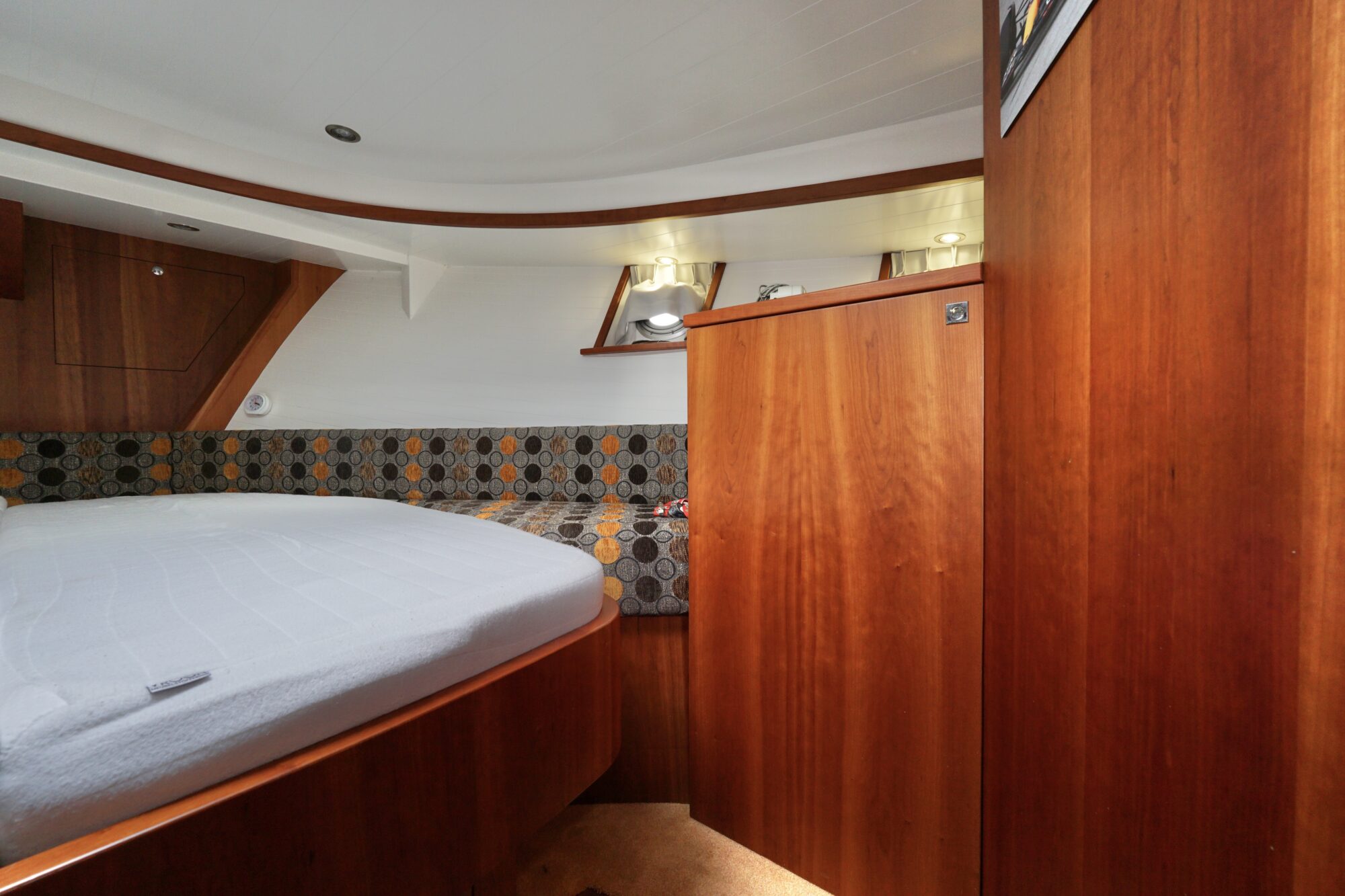 Serious Yachts Gently Low Bridge 45 Sedan — foto 37 van 74