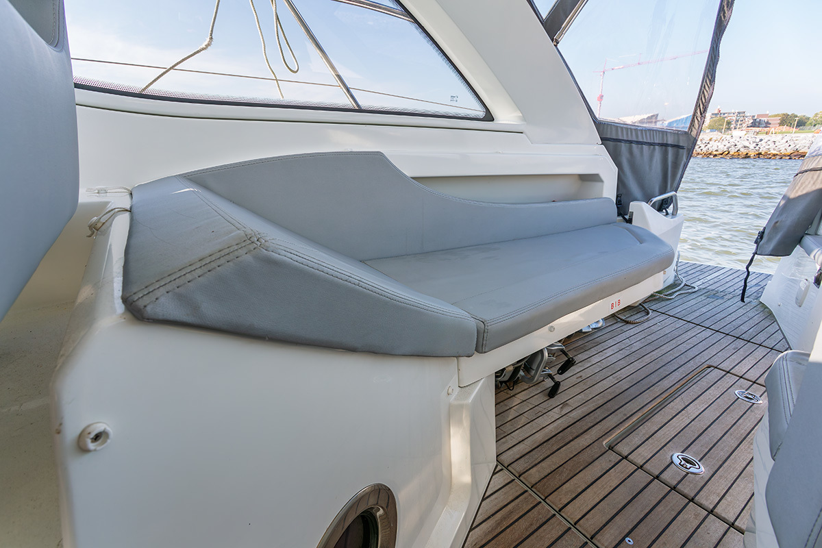 Goed onderhouden sportieve motorboot — foto 18 van 55