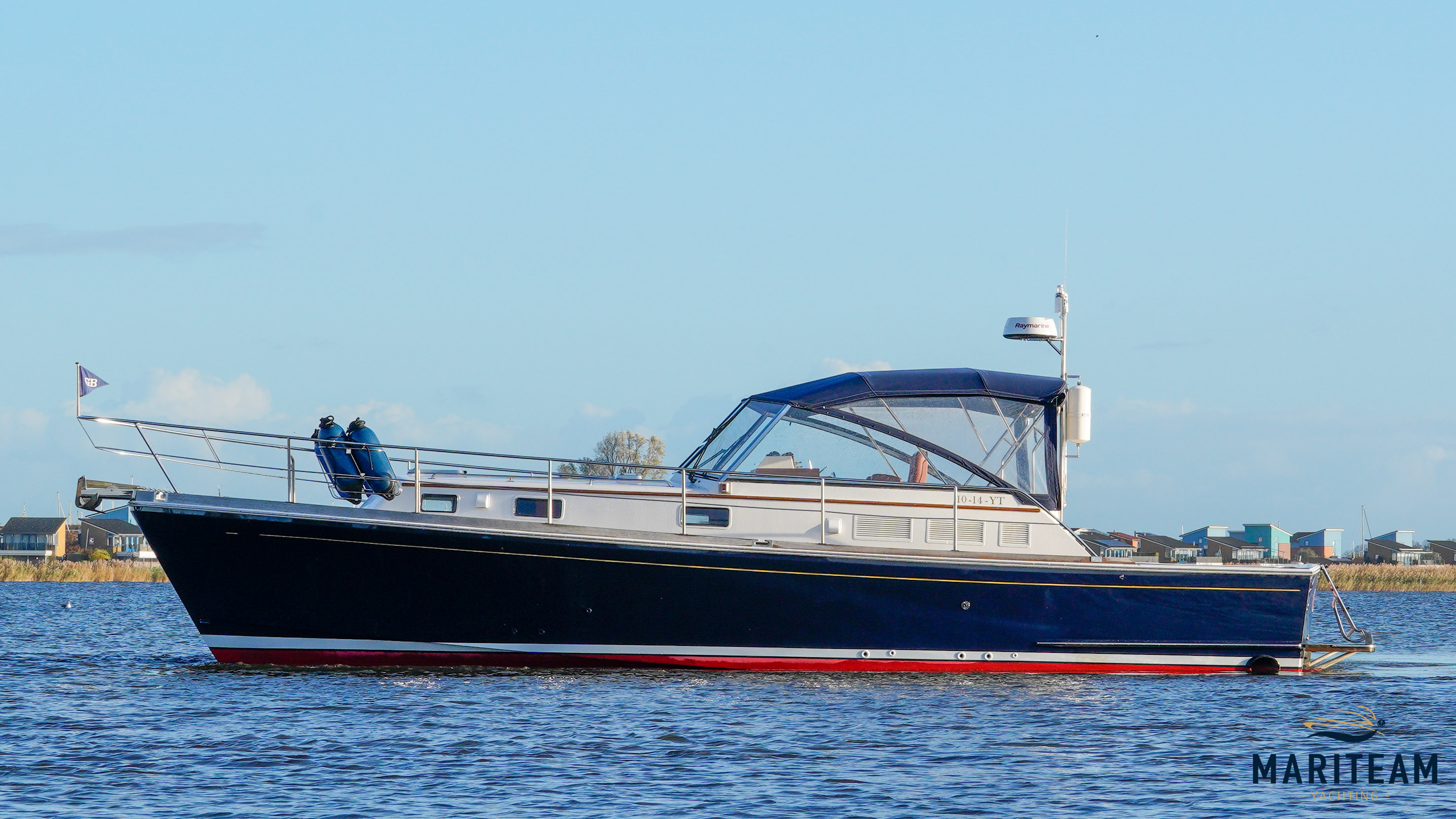hoofdmotor(en): Grand Banks Eastbay 38 EX 'Compass Rose' — foto 7 van 7