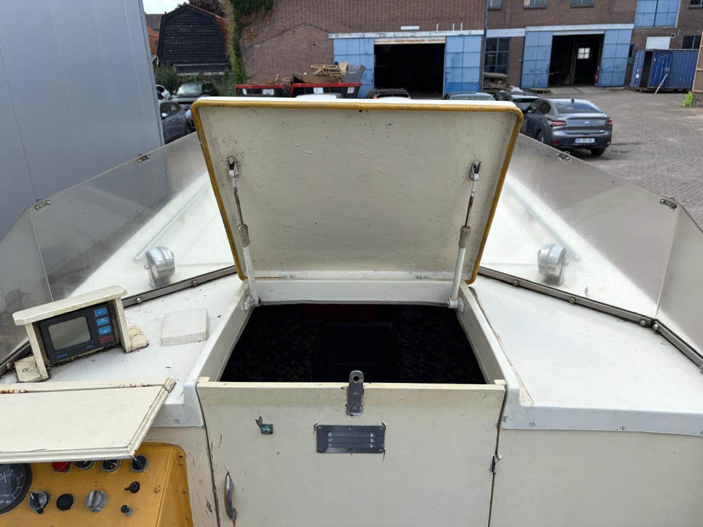 Polyester Kruiser incl. trailer & 60PK Mercury — foto 16 van 23