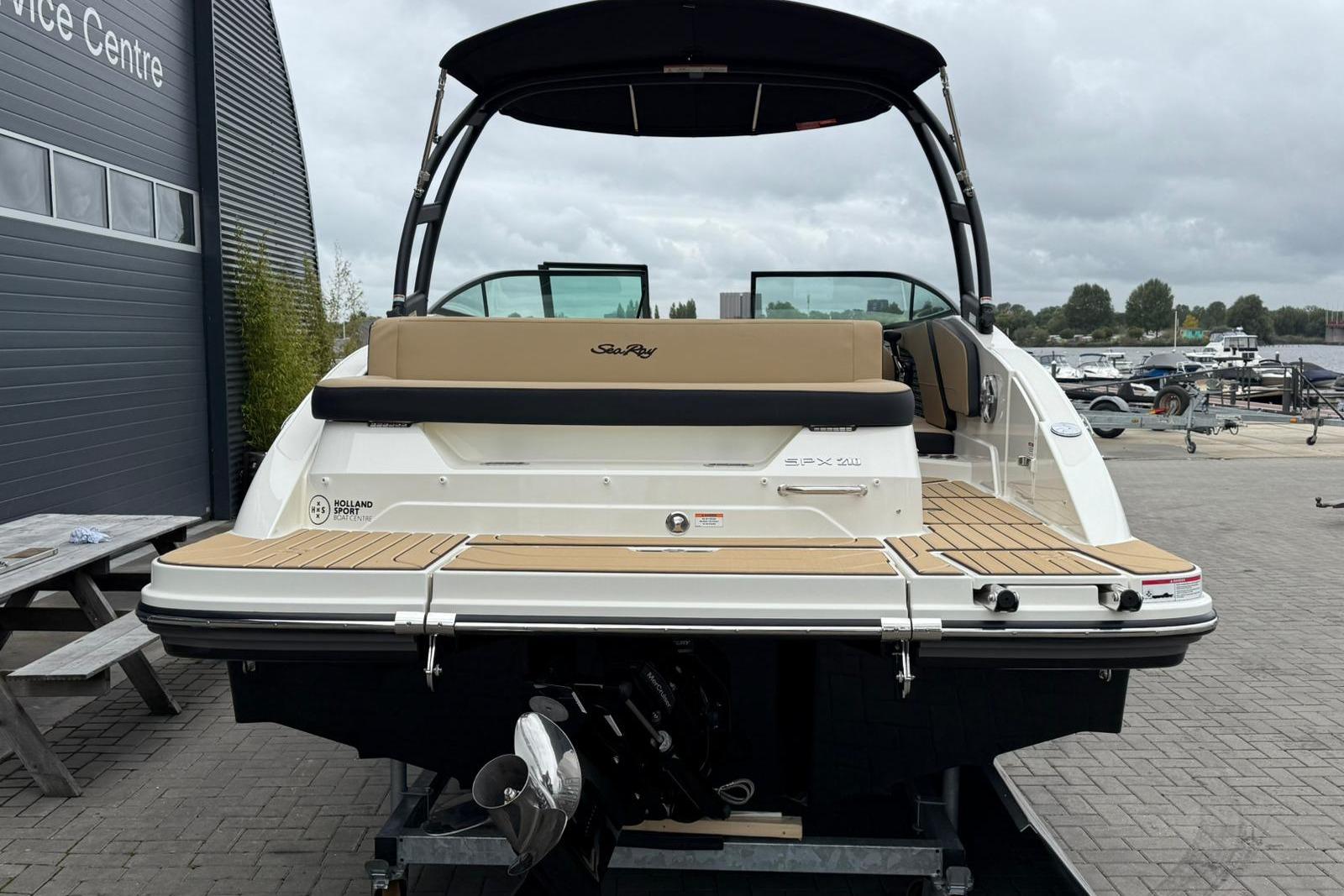 Sea Ray SPX 210 — foto 34 van 41