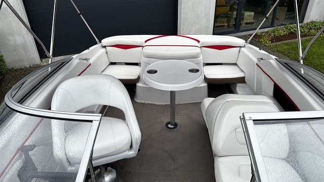 Four Winns H200 – Sportieve bowrider met krachtige V6 en royale indeling — foto 8 van 30