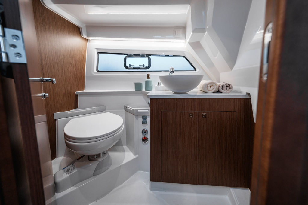Beneteau Antares 9 | Nieuw samenstellen vanaf €165.286,- — foto 7 van 20
