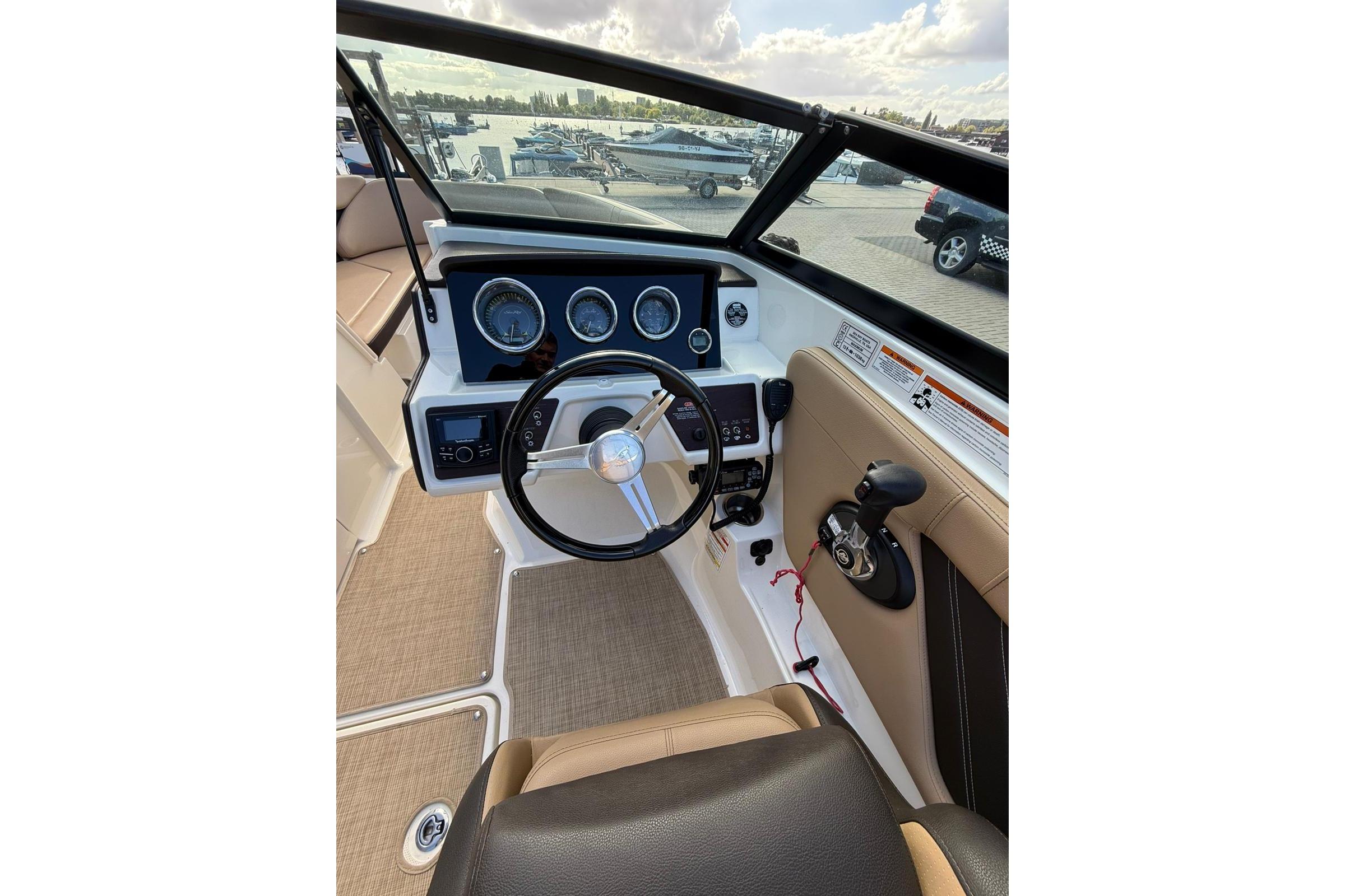 Sea Ray SPX 230 — foto 28 van 47