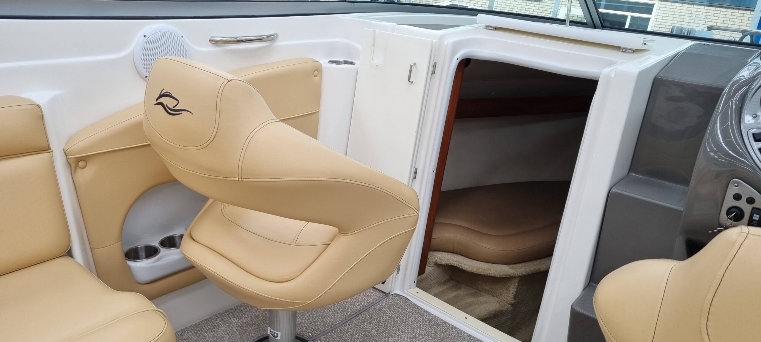 Rinker 246 Captiva — foto 8 van 11