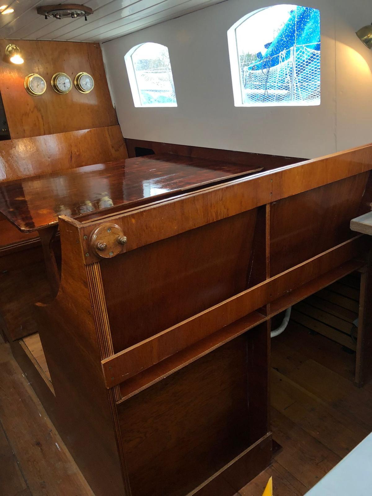 Cabin sloep van 9.7 mtr met 4 cil. dieselmotor geheel gerefit — foto 8 van 12