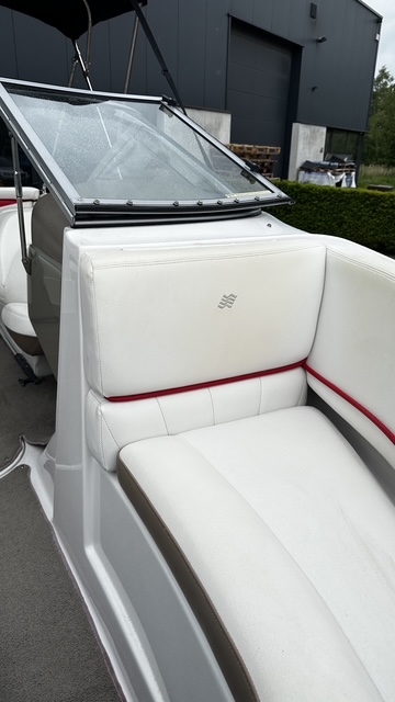 Four Winns H200 – Sportieve bowrider met krachtige V6 en royale indeling — foto 12 van 30
