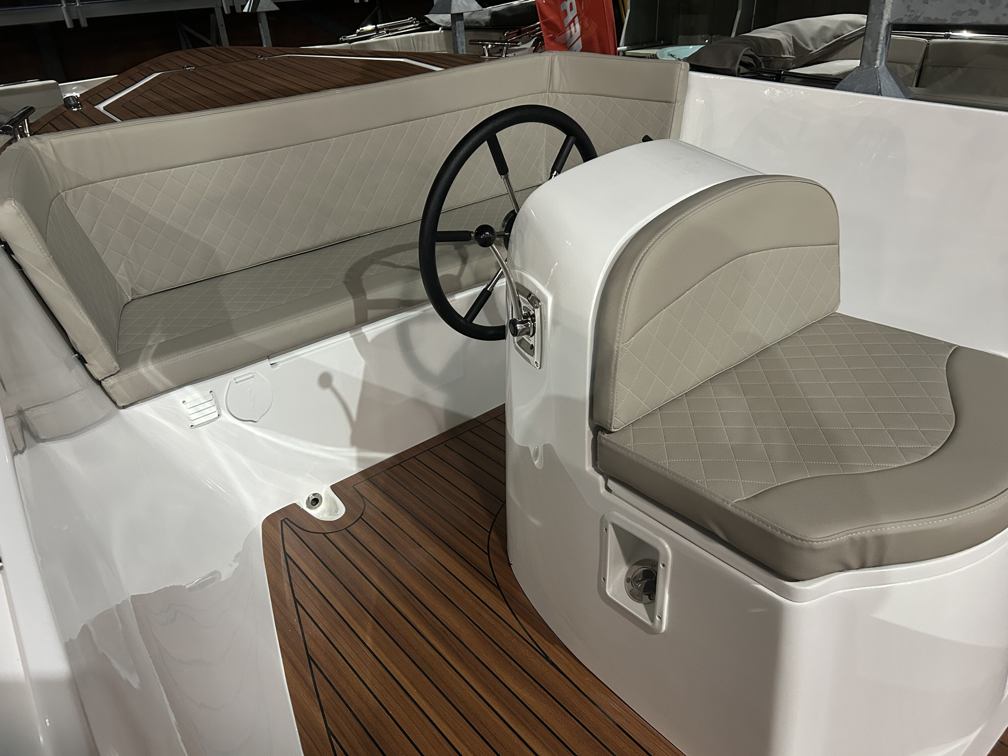 Maxima Boats 750 Flying Lounge RAL 7030 op voorraad — foto 6 van 9