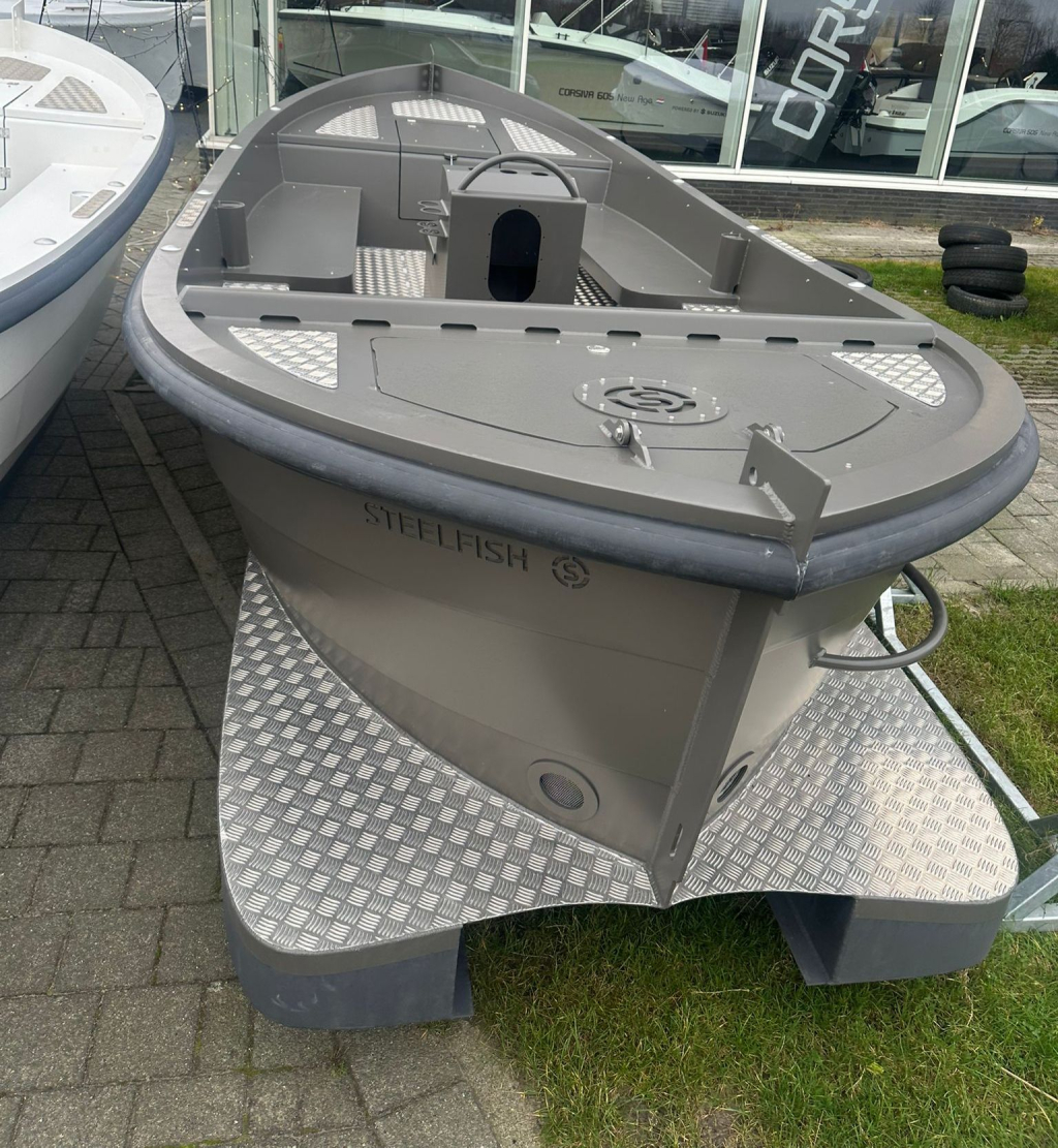 Steelfish 670 vaarklaar 60pk Honda — foto 15 van 18