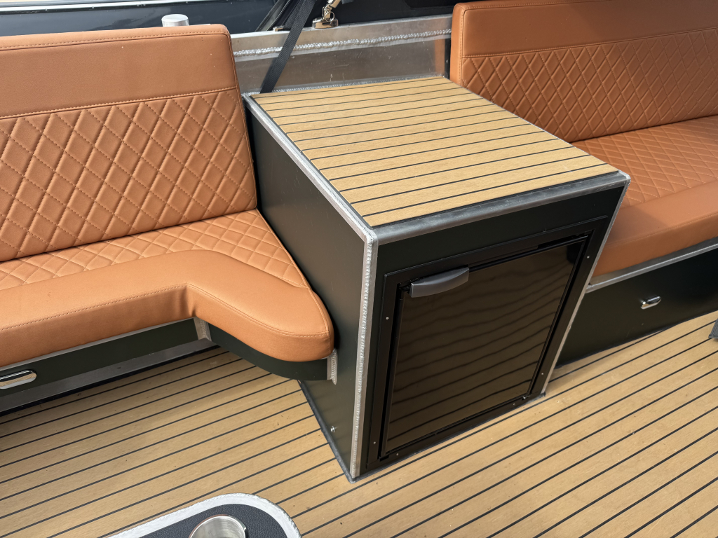 AluShip E-700 sloep — foto 10 van 32