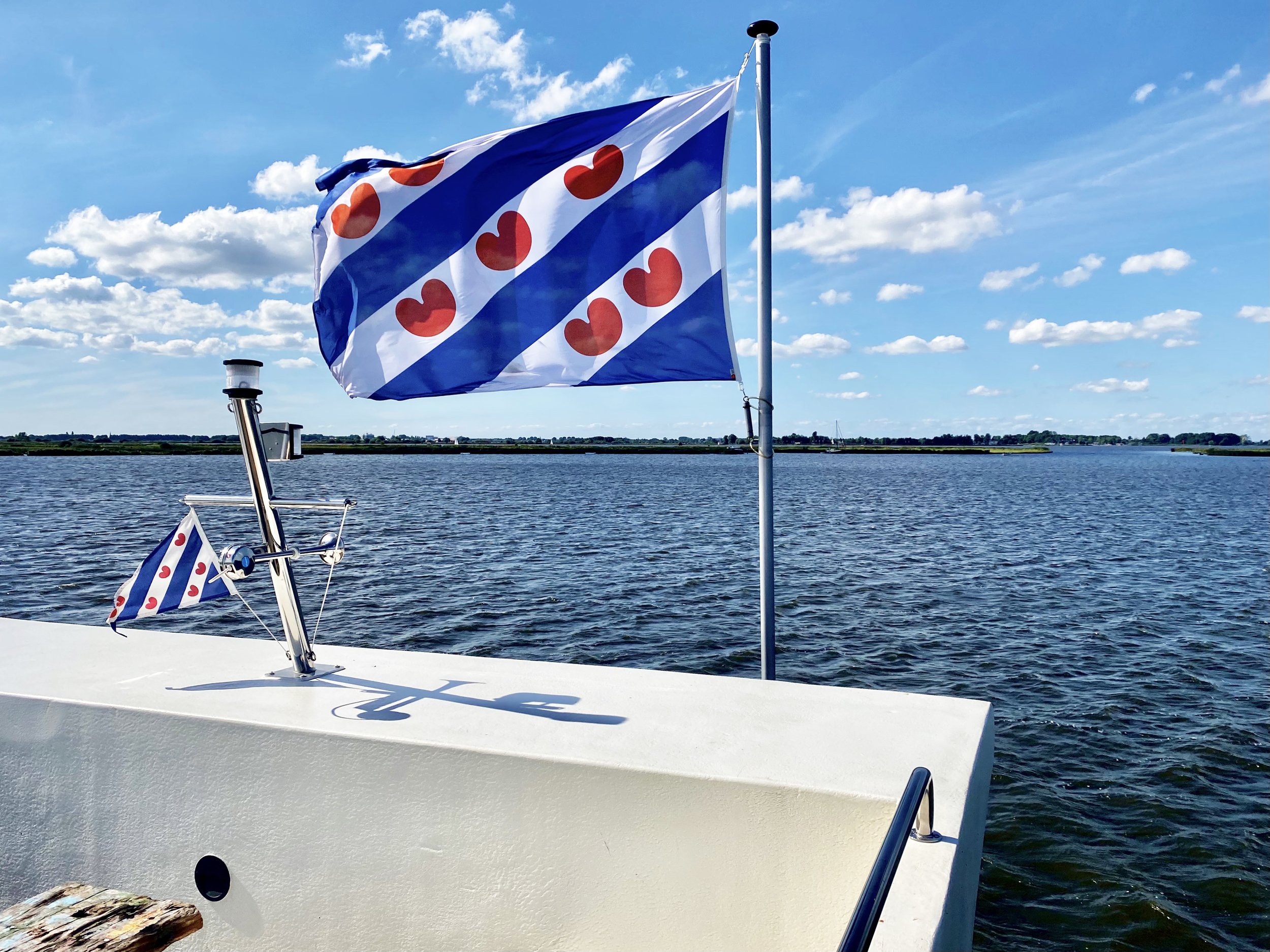 HOMESHIP VaarLoft Volledig Elektrische Houseboat — foto 3 van 60
