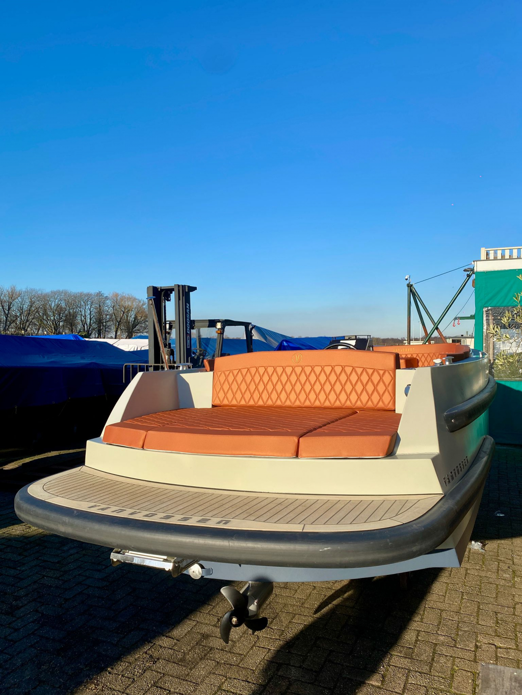 Van Vossen 650 e tender Electra Gray — foto 8 van 18