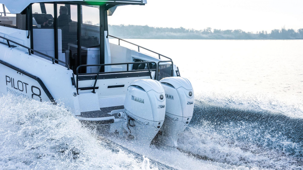 Finnmaster pilot 8 met 2x 200 pk Yamaha motoren  — foto 2 van 45