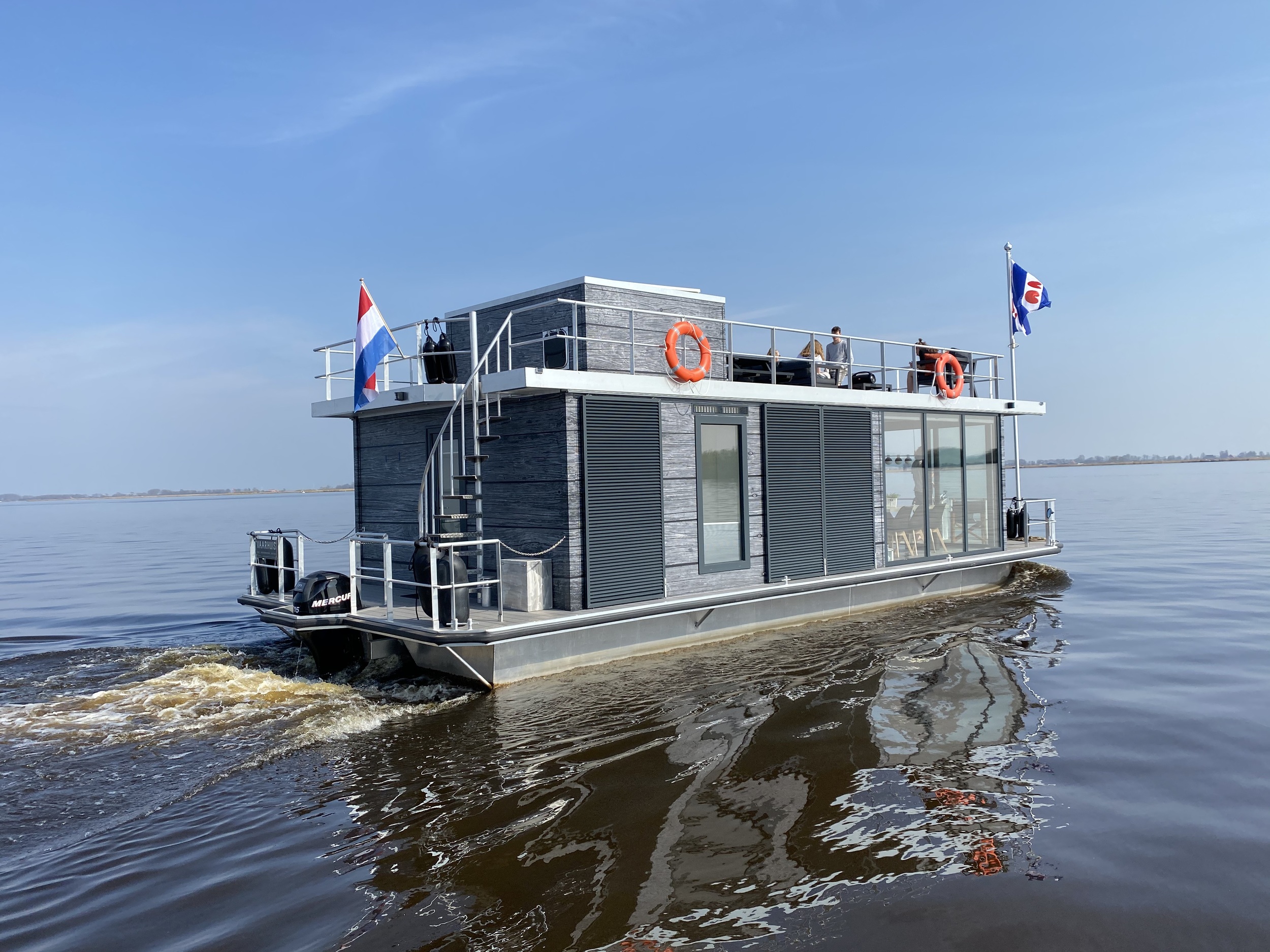 VaarAppartement 'Black Pearl' Houseboat - Panoramahut — foto 1 van 42