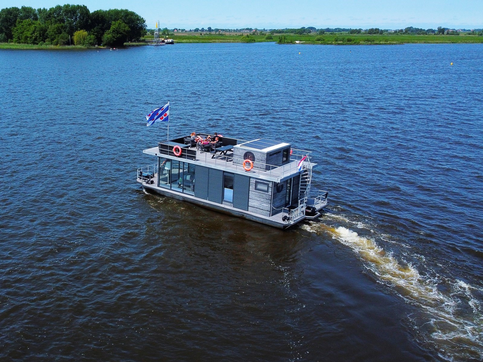 VaarAppartement 'Black Pearl' Houseboat - Panoramahut — foto 2 van 42