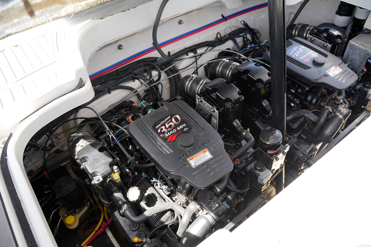 Crownline 315 SCR — foto 30 van 43